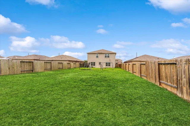 a view of a house with backyard and garden