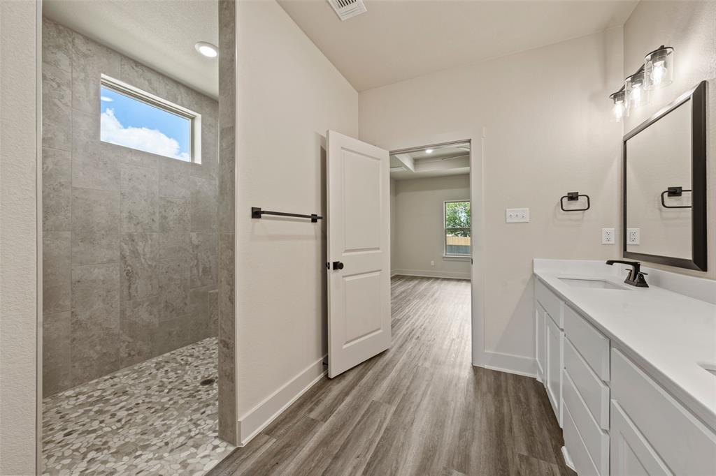 138 Dana Pt Road Lorena, TX 76655 - Photo 13 of 24 Bathroom