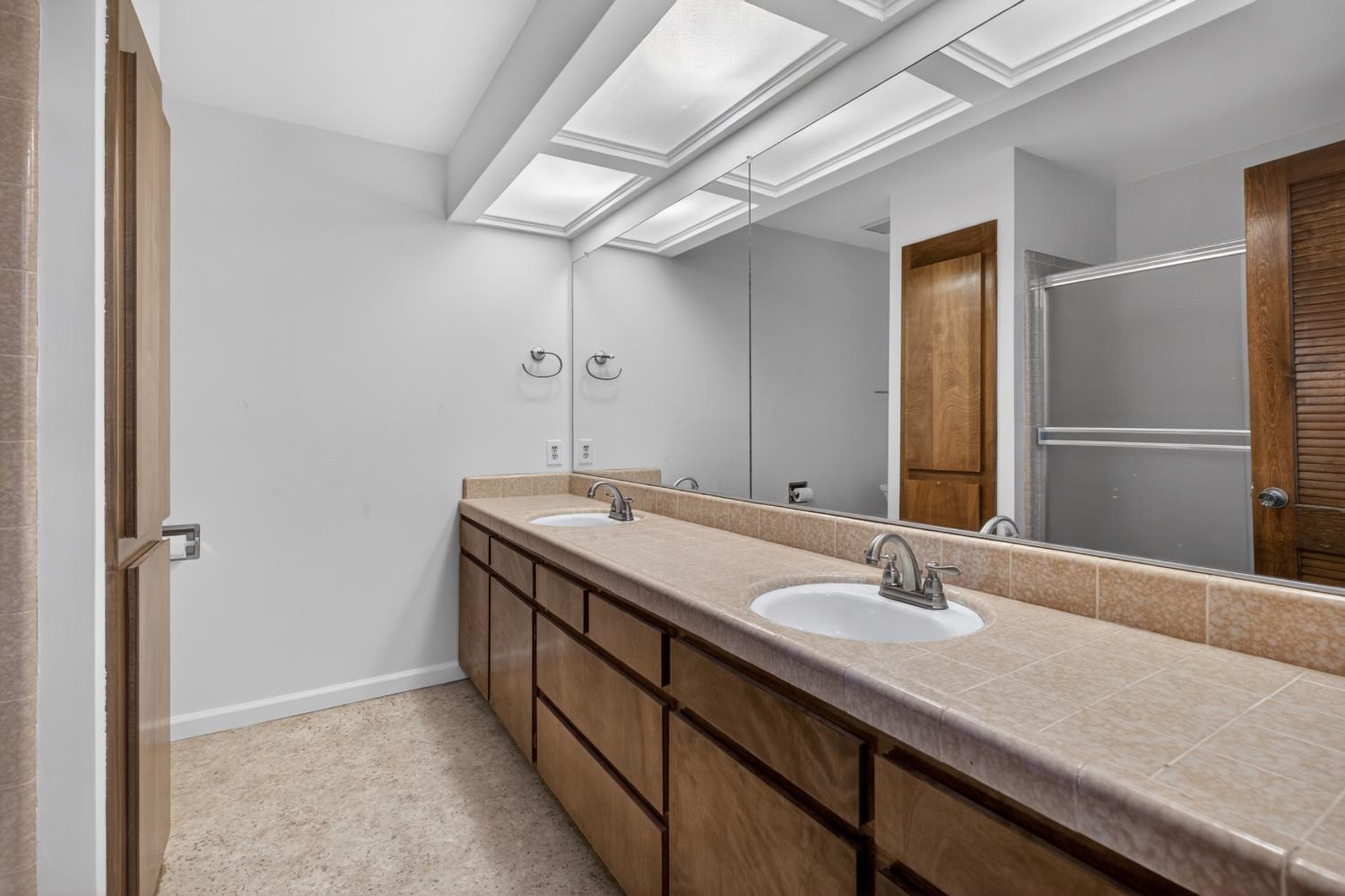 1338 Hunn Road, Unit 26 Yuba City, CA 95993 - Photo 37 of 58 Second Full Bathroom
