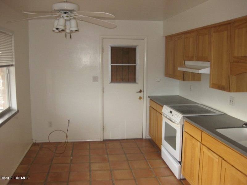 2550 North Grannen Road Tucson, AZ 85745 - Photo 3 of 12
