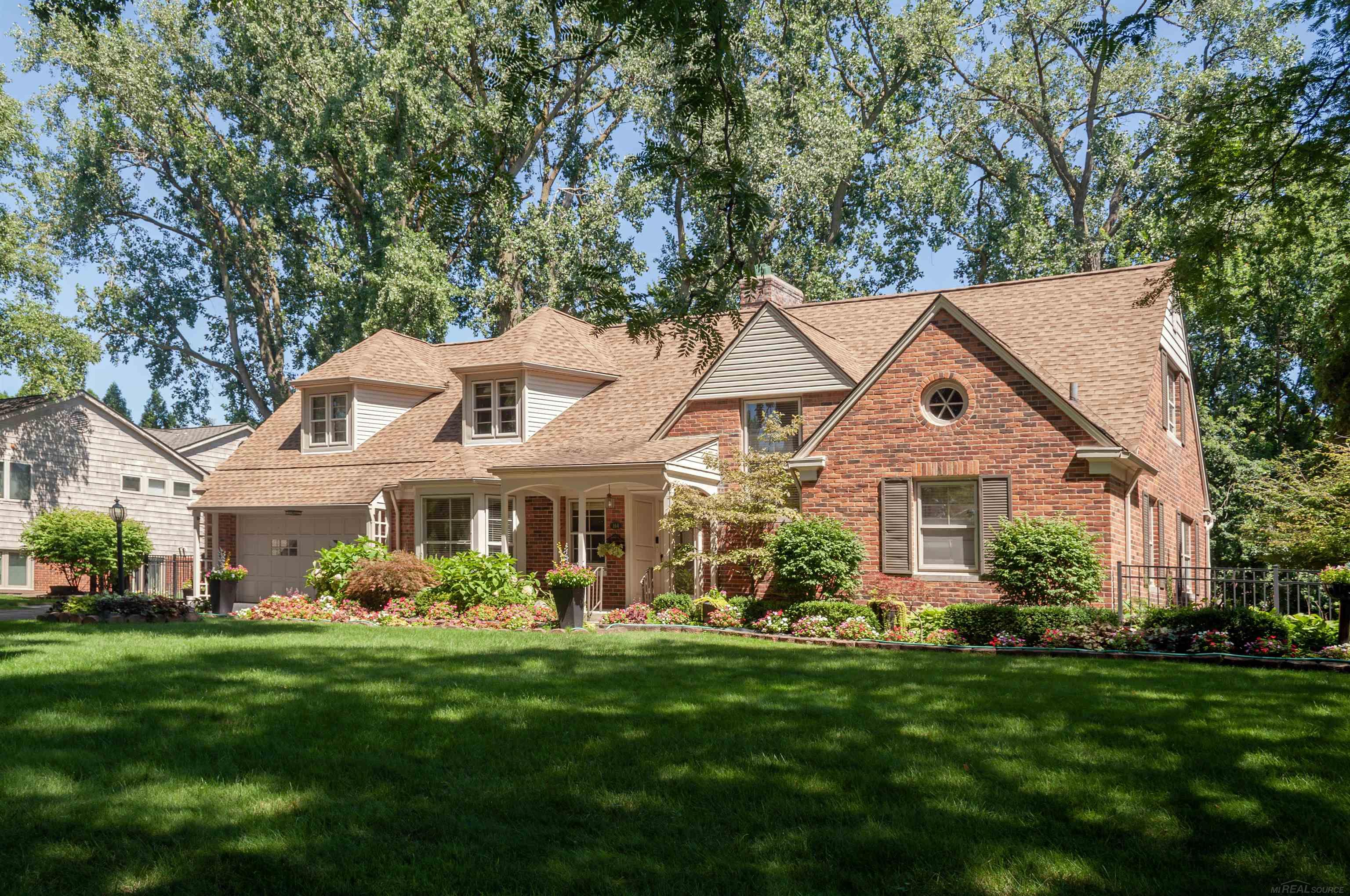 164 Lothrop Road Grosse Pointe, MI 48236 - Photo 2 of 54 50151741-0f654135-cabc-4b65-bc1a-65dc655dc23c.JPG