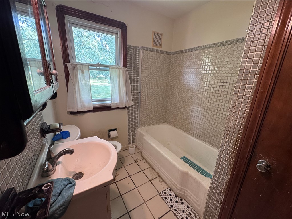 11310 West Sprague Road Parma, OH 44130 - Photo 13 of 33 Gallery Image 13