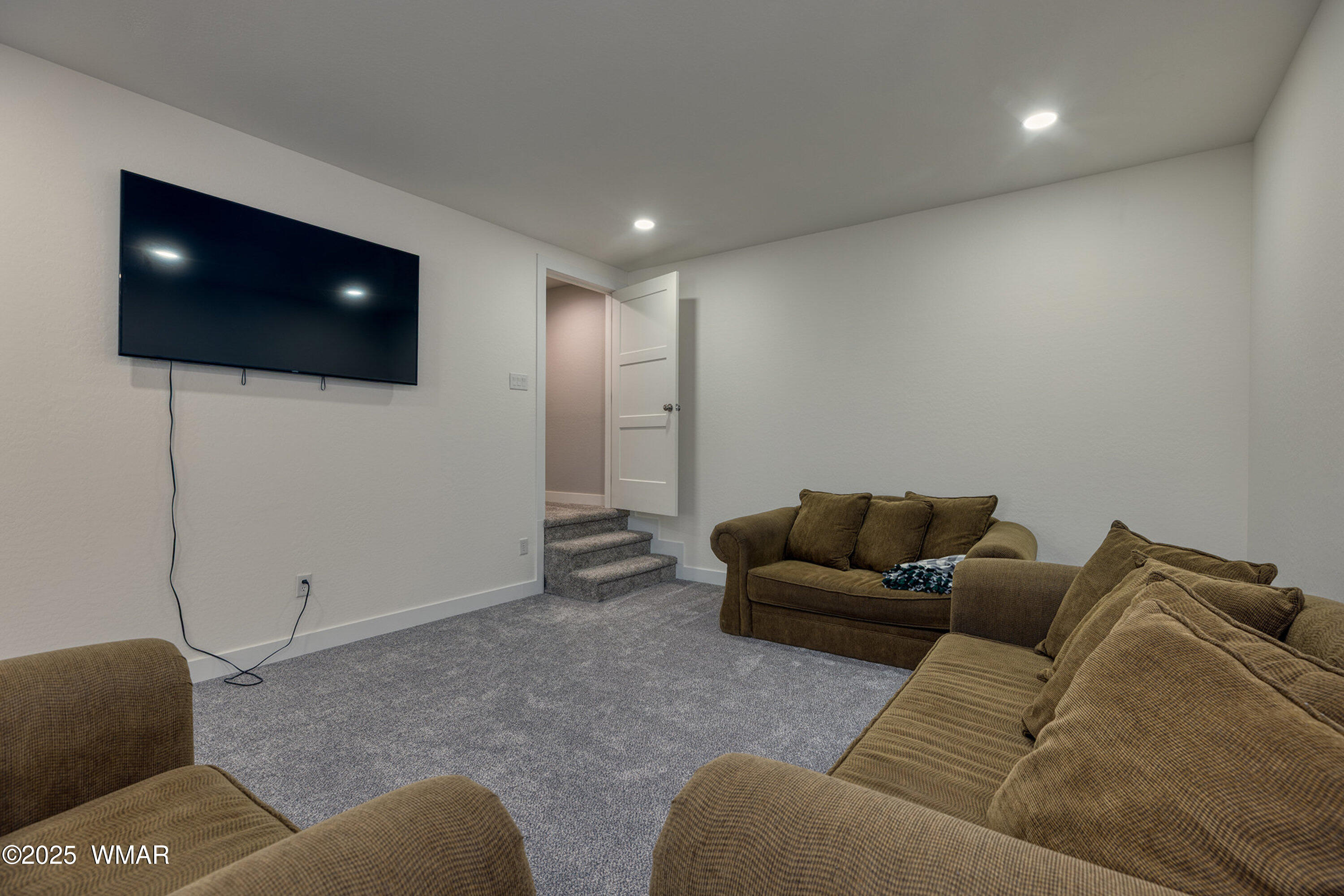 799 Cobble Lane Taylor, AZ 85939 - Photo 19 of 34 a living room with furniture and a flat screen tv