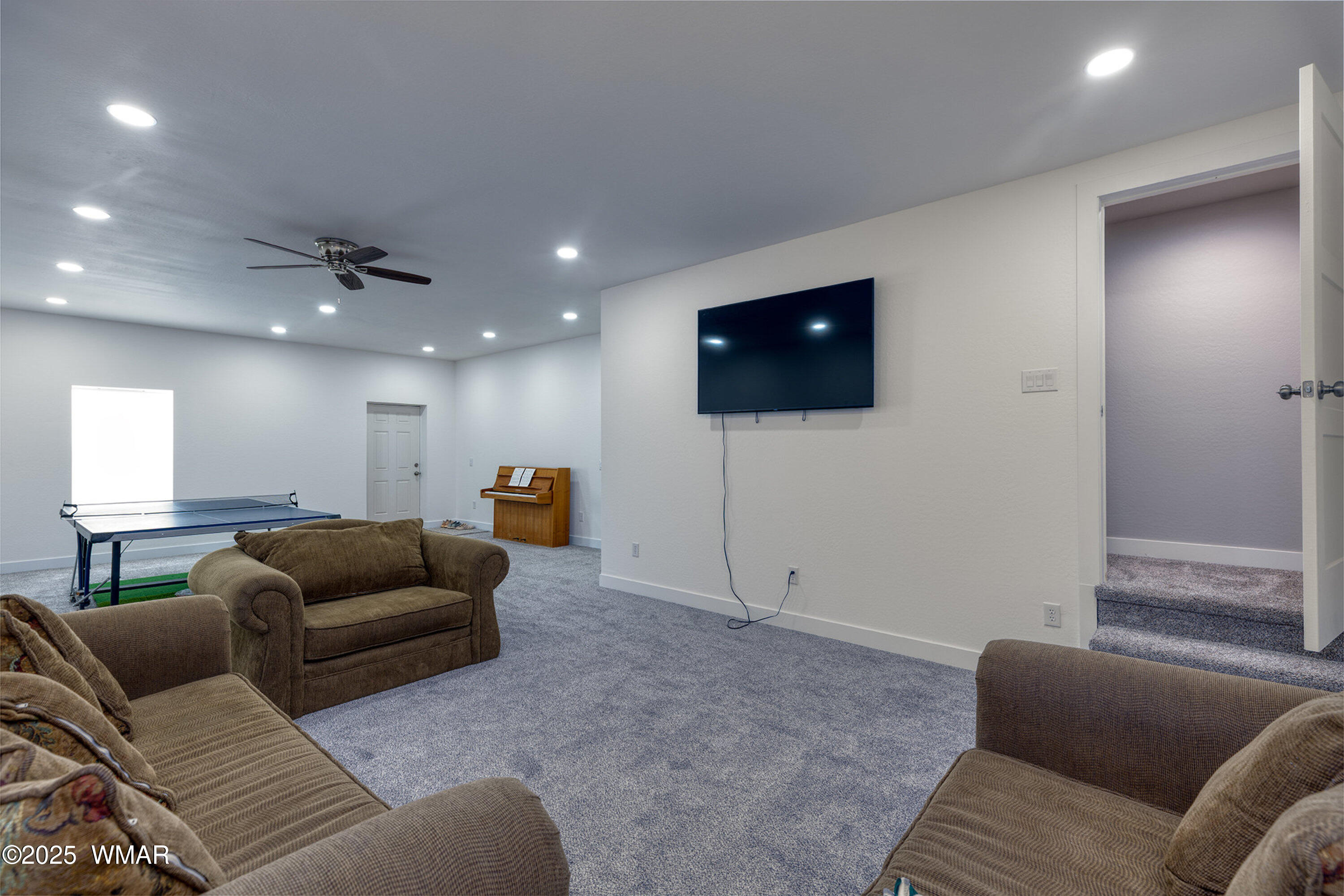 799 Cobble Lane Taylor, AZ 85939 - Photo 20 of 34 a living room with furniture and a flat screen tv