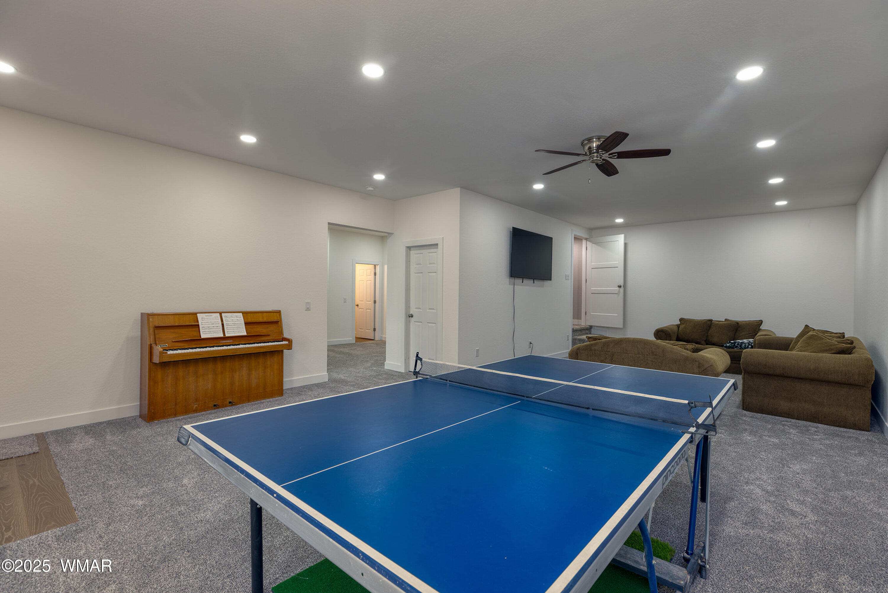 799 Cobble Lane Taylor, AZ 85939 - Photo 21 of 34 a room with furniture pool table and screen