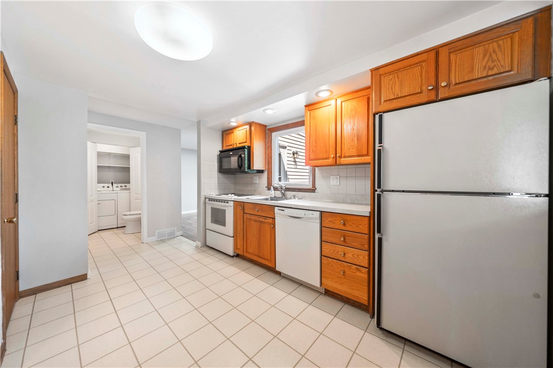 118 Queensboro Road Irondequoit, NY 14609 - Photo 11 of 40 Kitchen