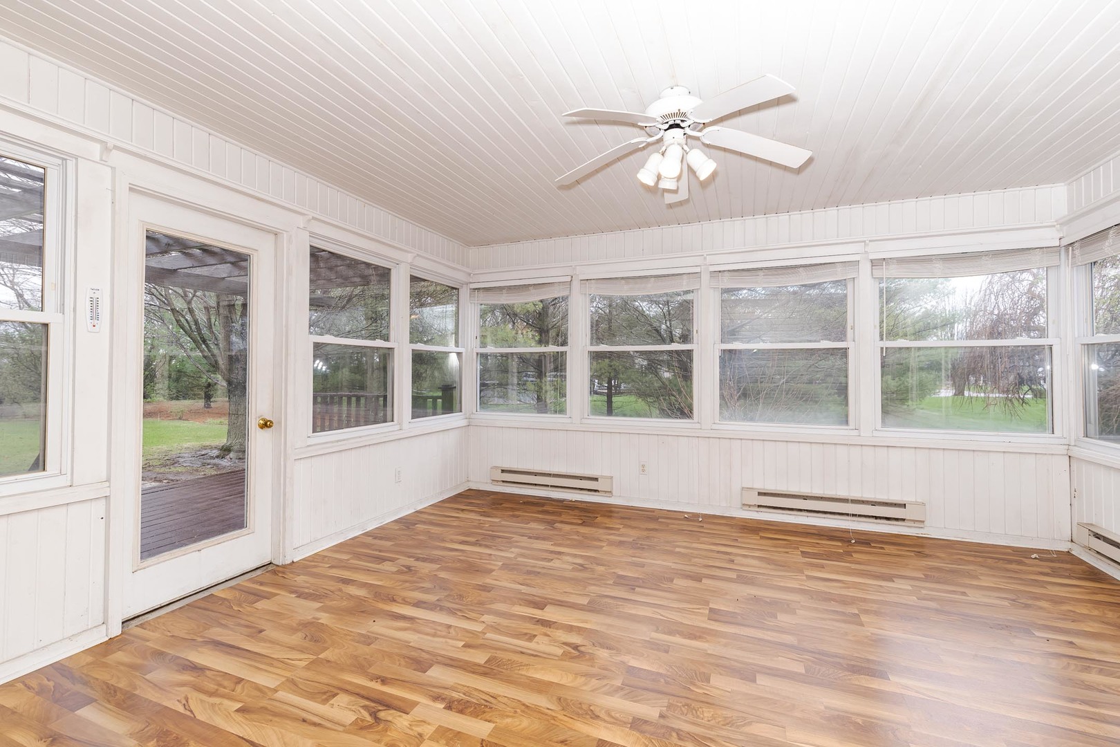 1402 East Indiana Avenue Pontiac, IL 61764 - Photo 18 of 54 a view of an empty room with wooden floor and a window