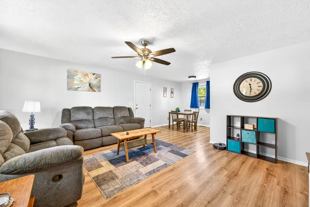 $199,900 | 656 Berkshire Drive, Seymour, IN 47274