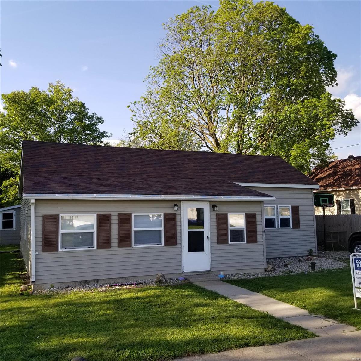 1008 Maple Carrollton, IL 62016 - Photo 1 of 15 Gallery Image 1