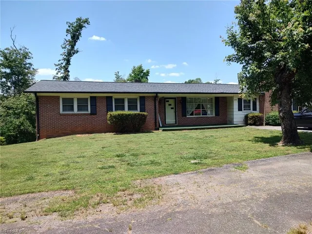 $242,900 | 210 Grinton Avenue, Wilkesboro, NC 28697
