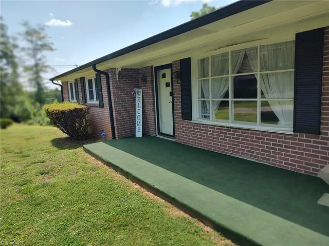 $242,900 | 210 Grinton Avenue, Wilkesboro, NC 28697