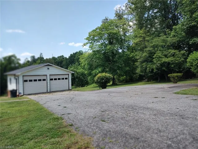 $242,900 | 210 Grinton Avenue, Wilkesboro, NC 28697