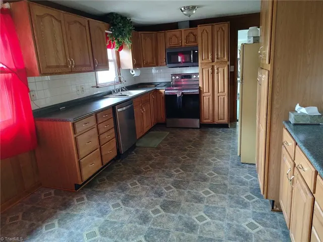 $242,900 | 210 Grinton Avenue, Wilkesboro, NC 28697