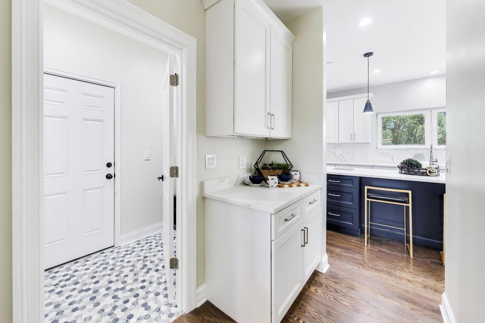 1133 Fortuna Avenue Park Ridge, IL 60068 - Photo 15 of 46 a kitchen with a stove a sink and a refrigerator