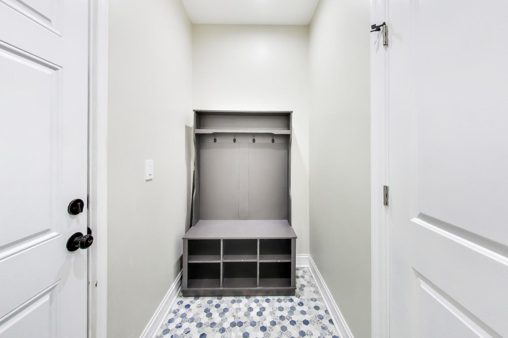 1133 Fortuna Avenue Park Ridge, IL 60068 - Photo 23 of 46 a bathroom with a sink and a toilet