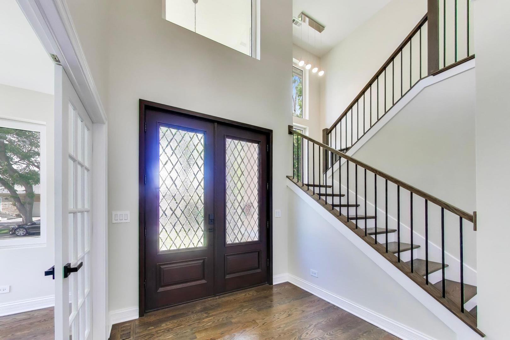 1133 Fortuna Avenue Park Ridge, IL 60068 - Photo 6 of 46 a view of an entryway