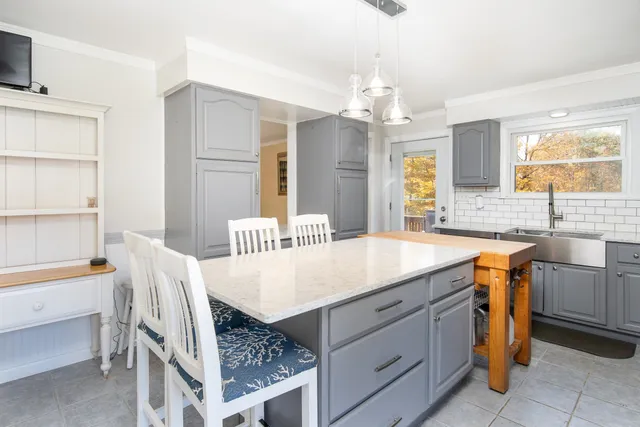 $465,000 | 52 Victoria Drive, Rutland Town, VT 05701