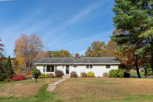 $465,000 | 52 Victoria Drive, Rutland Town, VT 05701