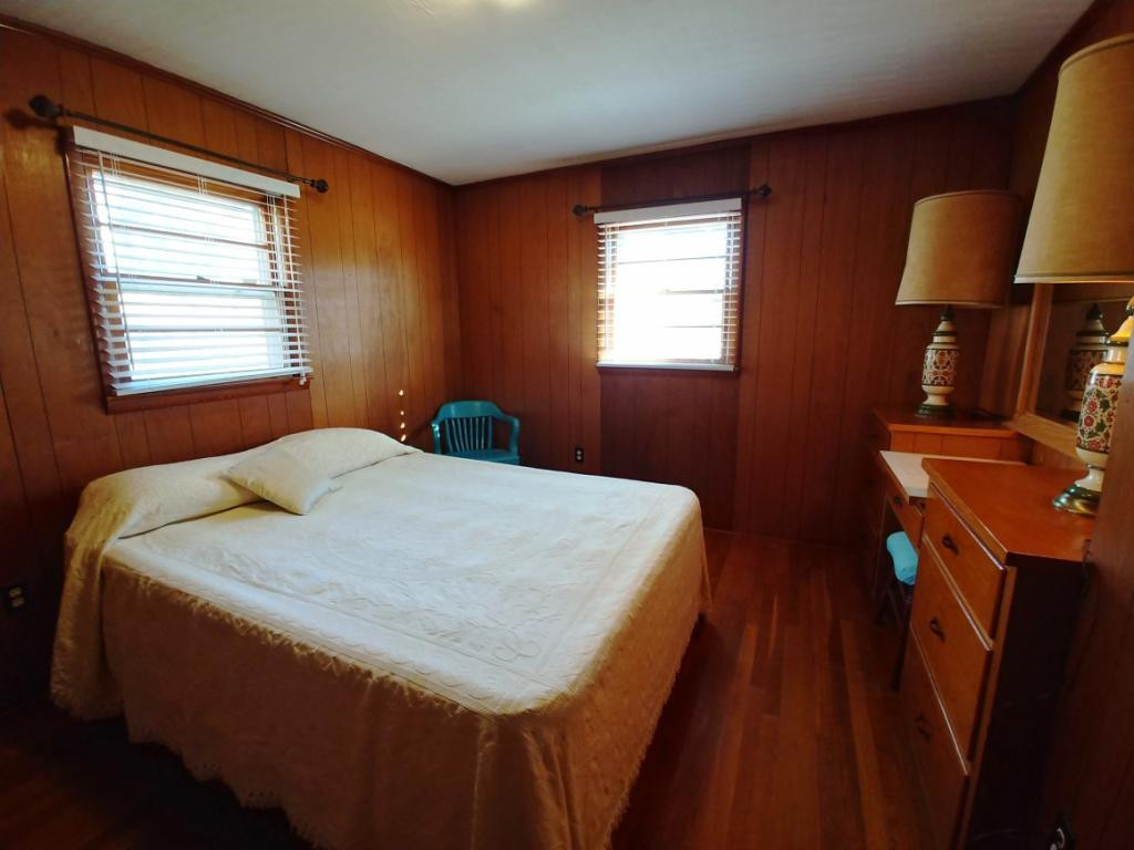 3297 Island Road Blountville, TN 37617 - Photo 4 of 14 THREE BEDROOMSDOUBLE WINDOWS