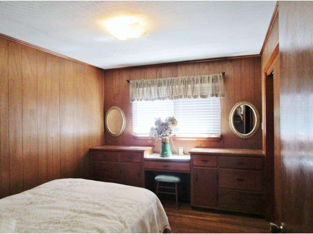 3297 Island Road Blountville, TN 37617 - Photo 6 of 14 BEDROOM 1 W BUILT IN DRESSER