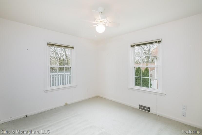 1383 Hawthorne Road Grosse Pointe, MI 48236 - Photo 22 of 40