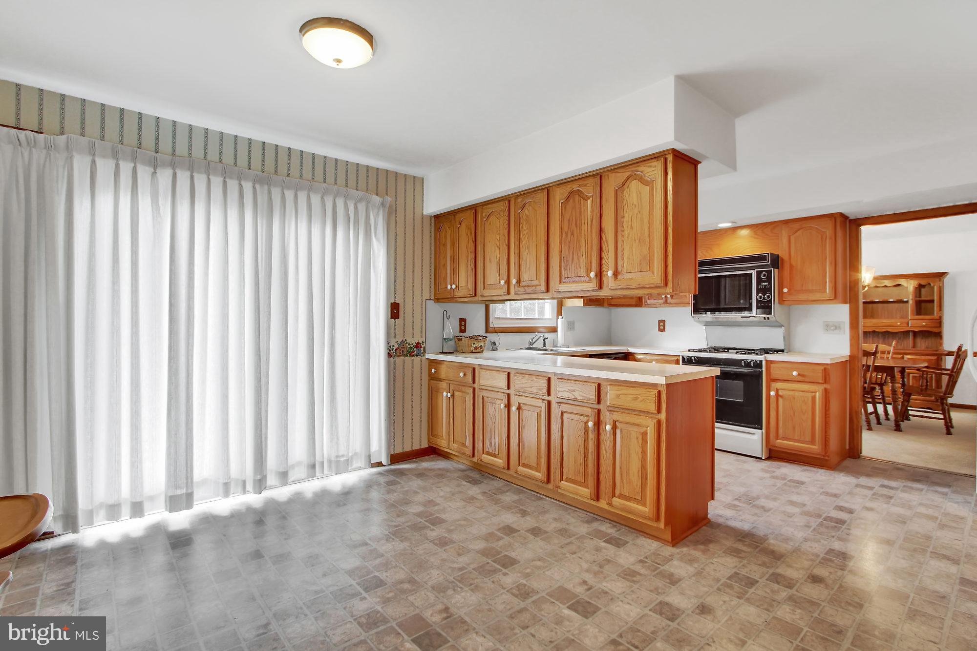 3495 Pebble Ridge Drive York, PA 17402 - Photo 7 of 27 Gallery Image 7