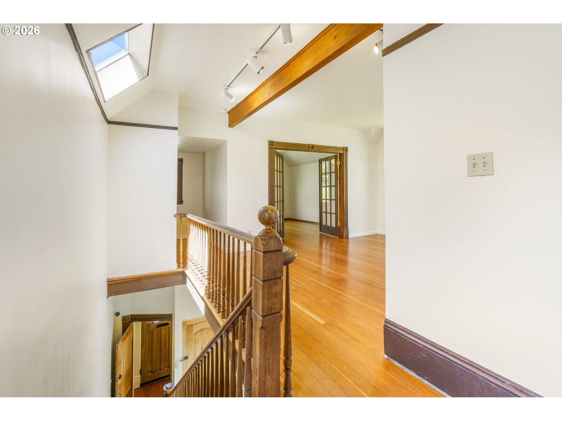 3206 South Kelly Avenue Portland, OR 97239 - Photo 5 of 38 Living Room