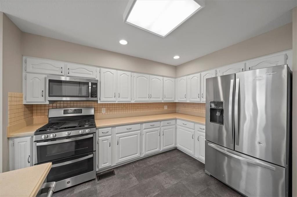 8204 Tomahawk Road Prairie Village, KS 66208 - Photo 16 of 46