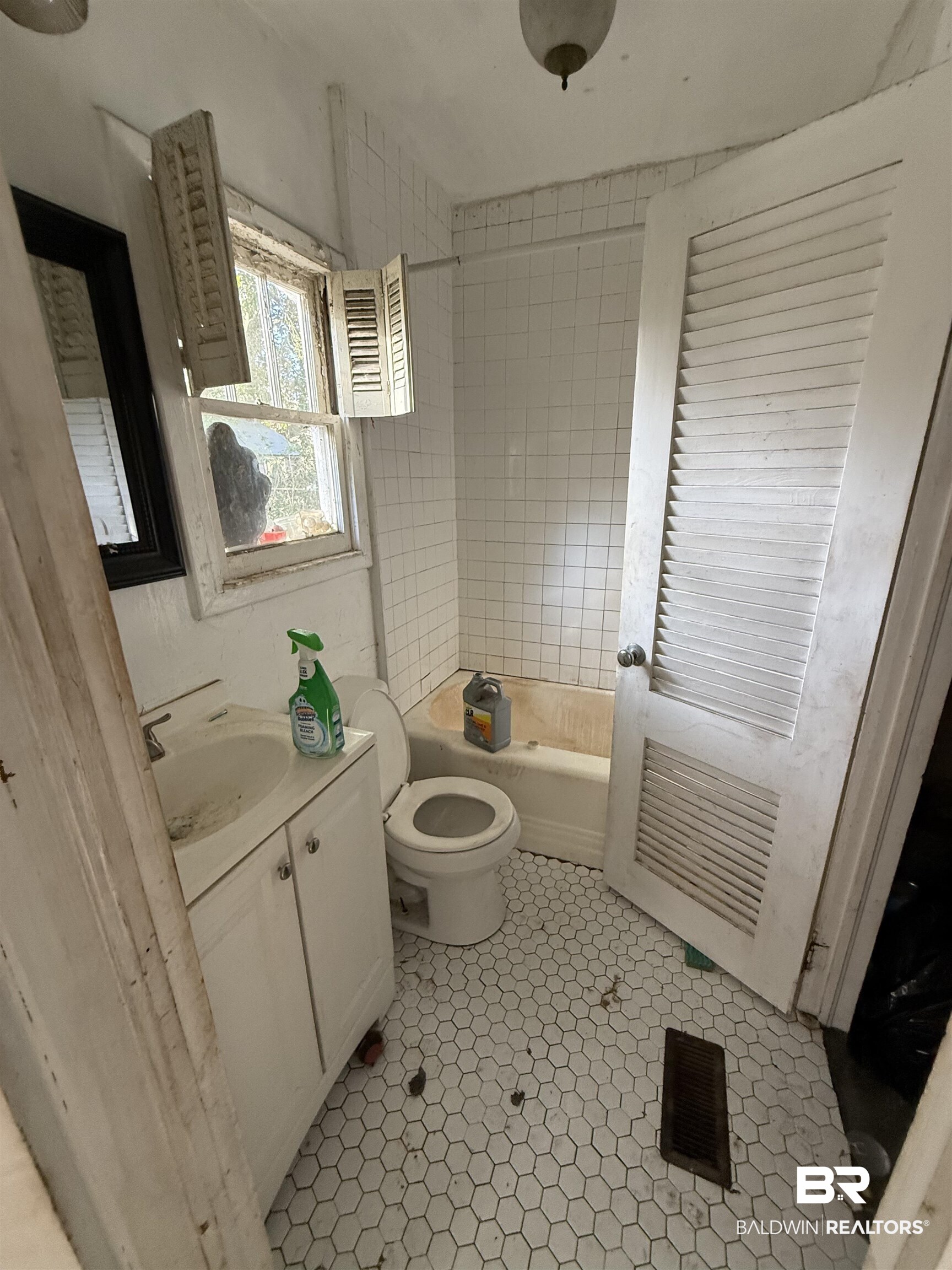 352 South Ann Street Mobile, AL 36604 - Photo 9 of 31 Gallery Image 9