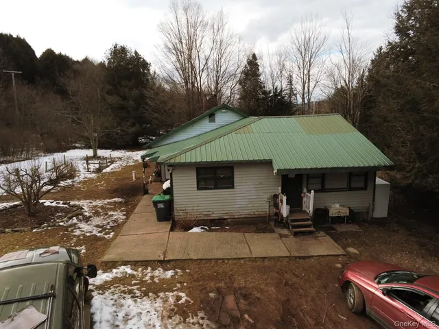 a view of a small house with a yard