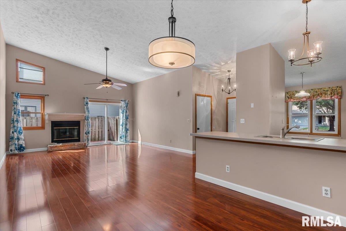 2402 Checkerberry Lane Springfield, IL 62711 - Photo 8 of 30 Gallery Image 8