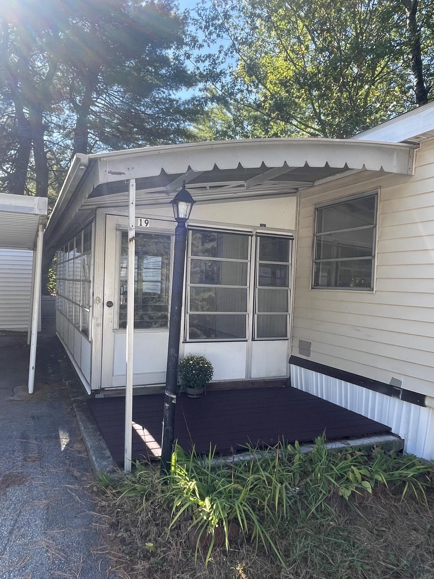 19 Embassy Avenue Hooksett, NH 03106 - Photo 2 of 11