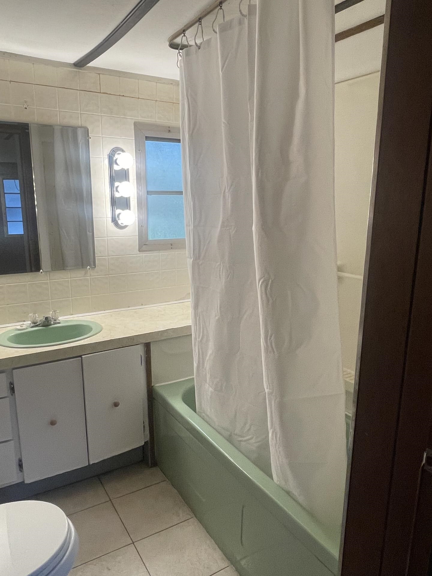 19 Embassy Avenue Hooksett, NH 03106 - Photo 8 of 11