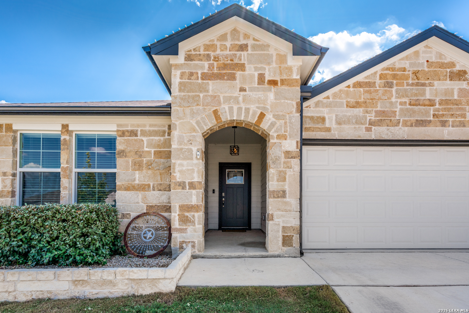 816 Indigo Way Seguin, TX 78155 - Photo 3 of 25