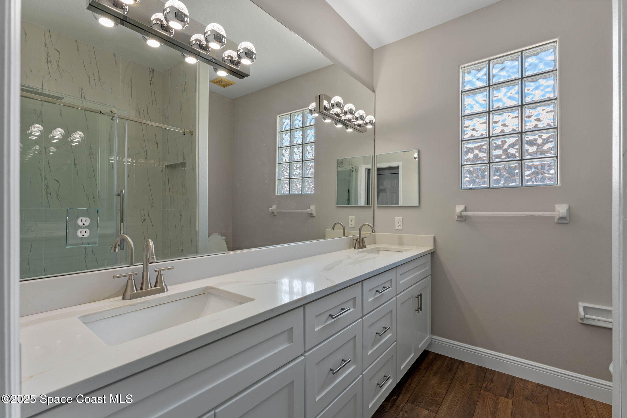 706 Palmer Way Melbourne, FL 32940 - Photo 29 of 43 2nd full bathroom