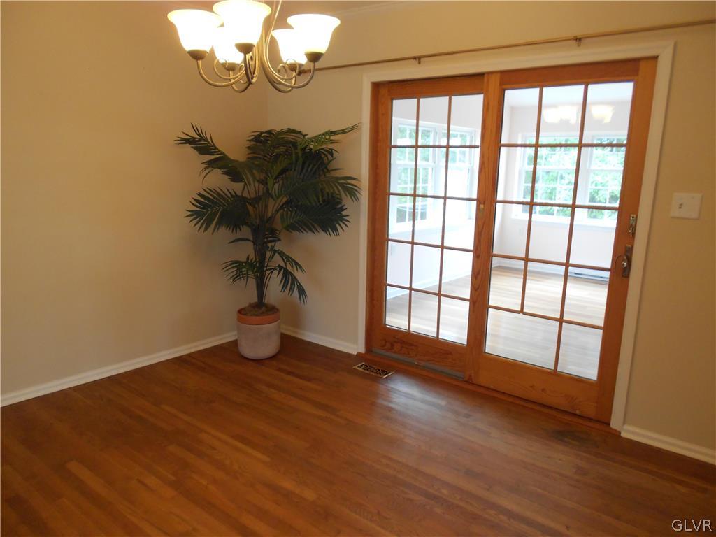 8 Barrel Run Road Quakertown, PA 18951 - Photo 4 of 31 Dining room