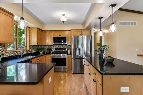 $500,000 | 6527 Meadowlark Lane North, Maple Grove, MN 55369