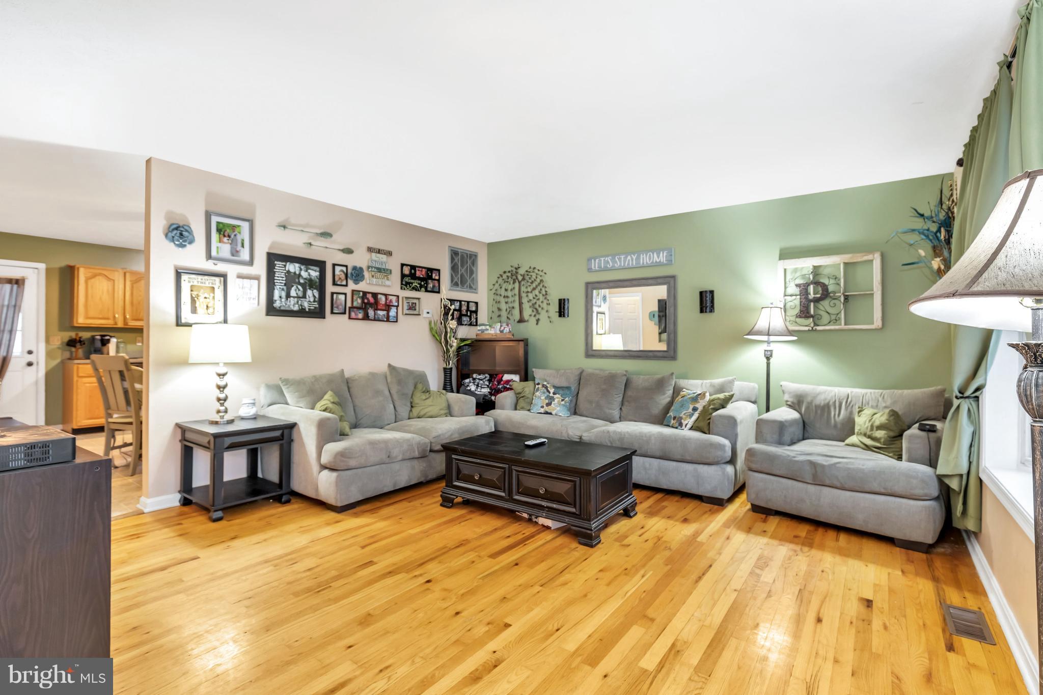 334 Valley Mill Road Winchester, VA 22602 - Photo 8 of 21 Living Room