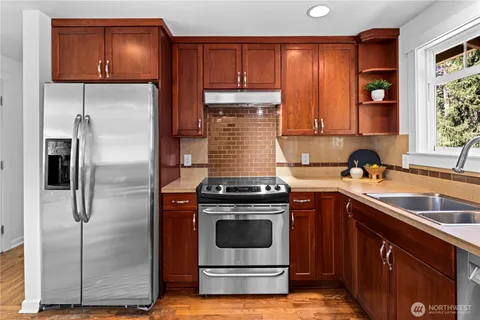 $950,000 | 14556 75th Avenue Northeast, Kenmore, WA 98028