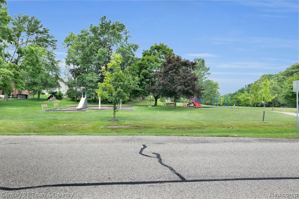 3660 Old Tree Court Rochester Hills, MI 48309 - Photo 37 of 41