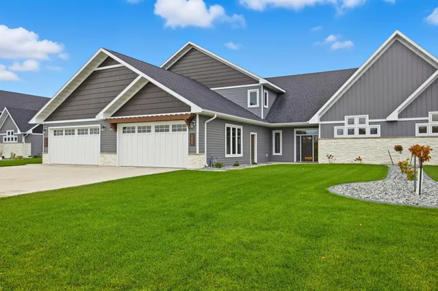 $924,900 | 5820 31st Street South, Fargo, ND 58104