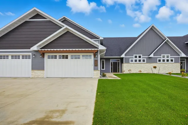 $924,900 | 5820 31st Street South, Fargo, ND 58104