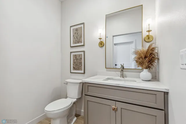 $924,900 | 5820 31st Street South, Fargo, ND 58104