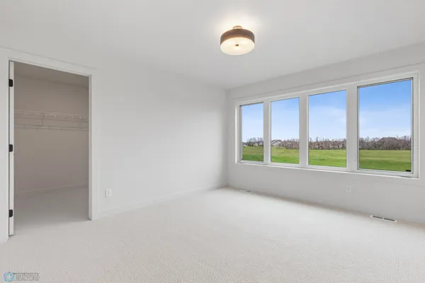 $924,900 | 5820 31st Street South, Fargo, ND 58104