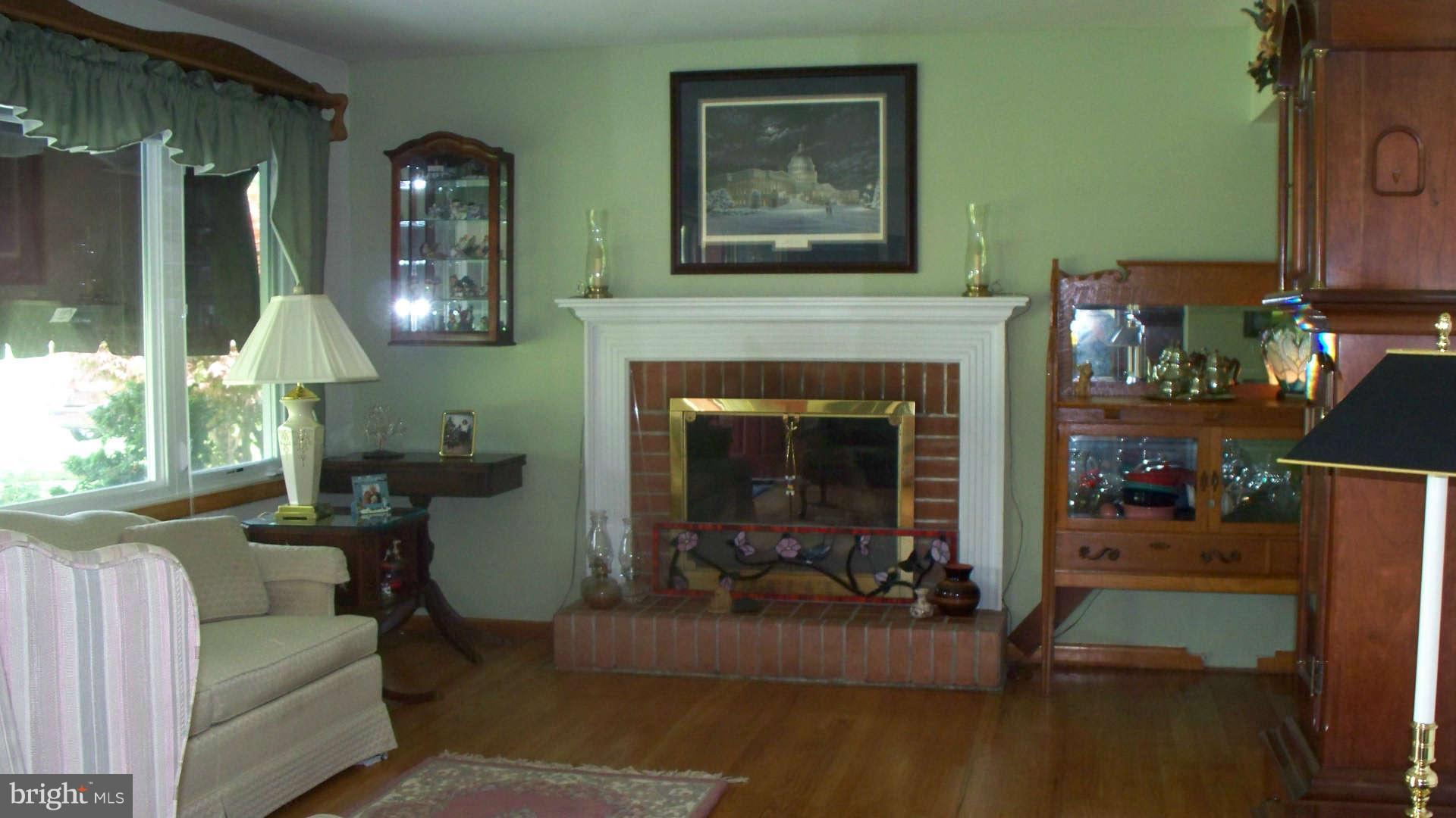 8 Colonial Road Bel Air, MD 21014 - Photo 9 of 30 Living Room