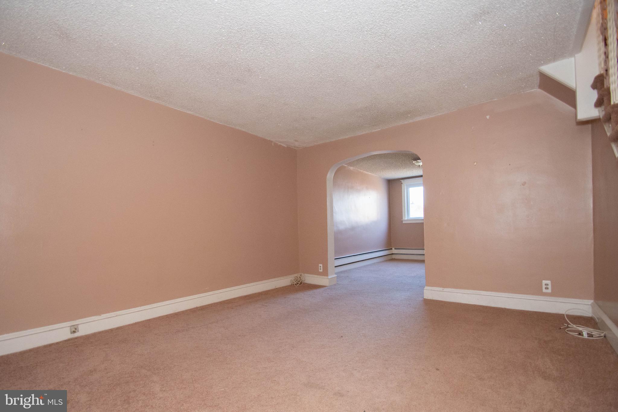 534 Glendale Road Upper Darby, PA 19082 - Photo 8 of 18 Living Room