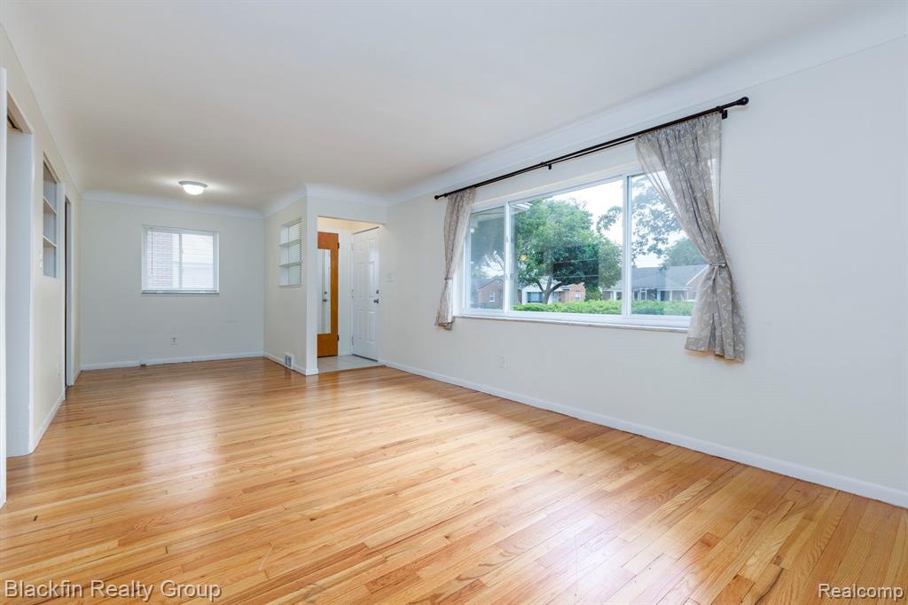 24641 Ridgedale Street Oak Park, MI 48237 - Photo 5 of 27