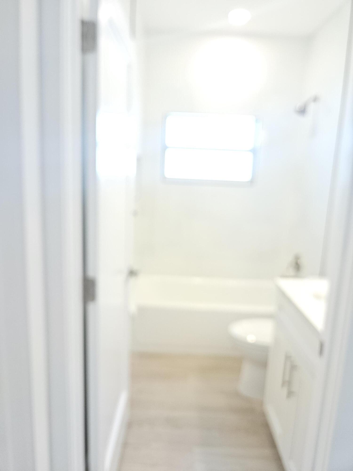 3838 Southeast Grant Street Stuart, FL 34997 - Photo 33 of 39 a bathroom with a bathtub