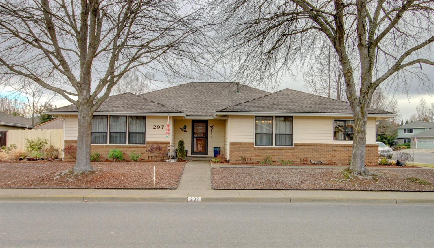297 Brandon Street Central Point, OR 97502 - Photo 1 of 33 Primary Photo
