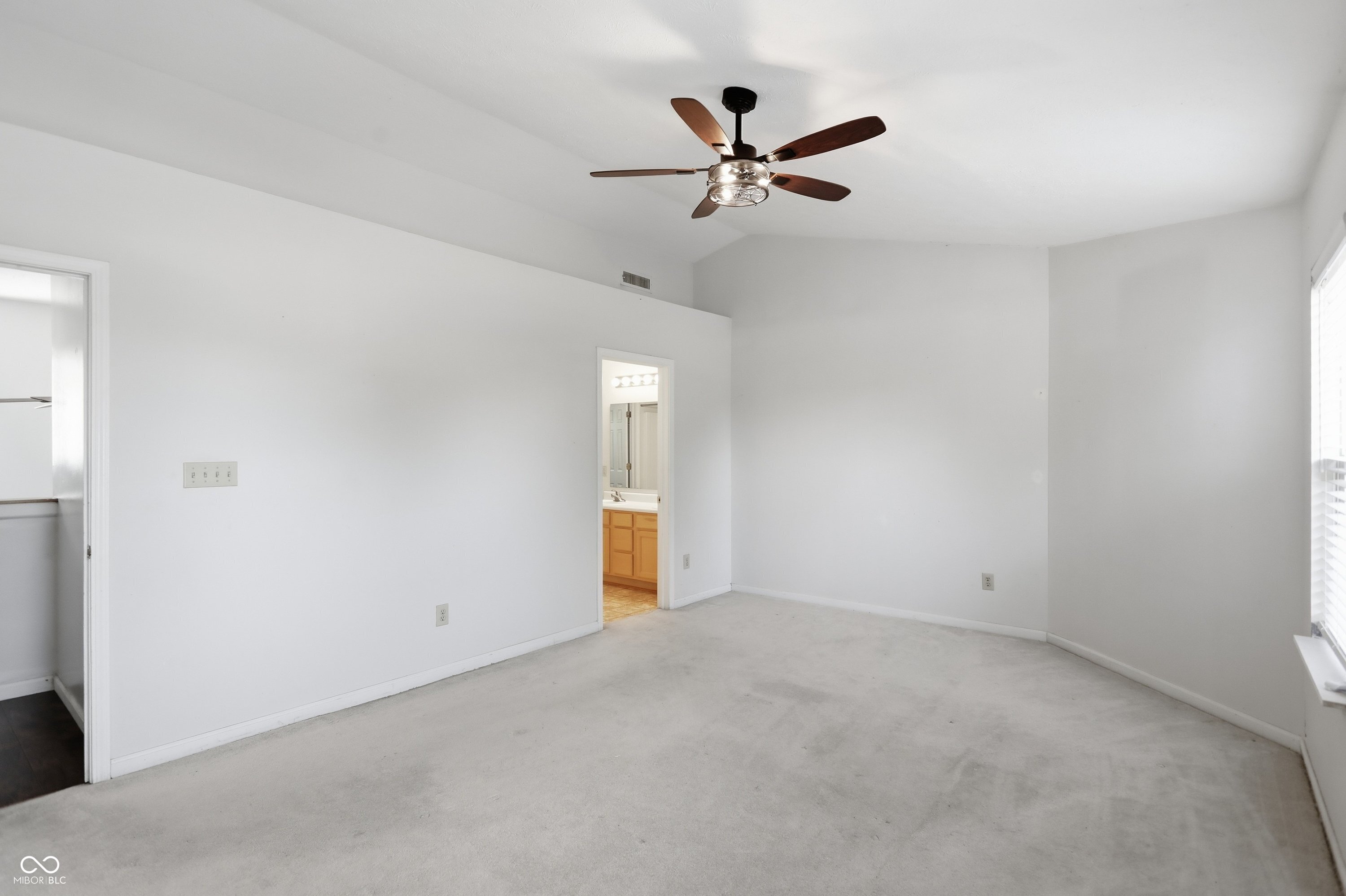 1124 Pebble Court Anderson, IN 46013 - Photo 18 of 32